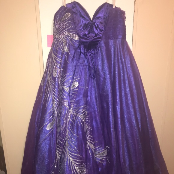 PLUS SIZE PROM DRESS💜 - Picture 2 of 5